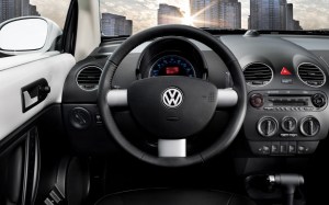 2010-Volkswagen-New-Beetle-interior-1024x640